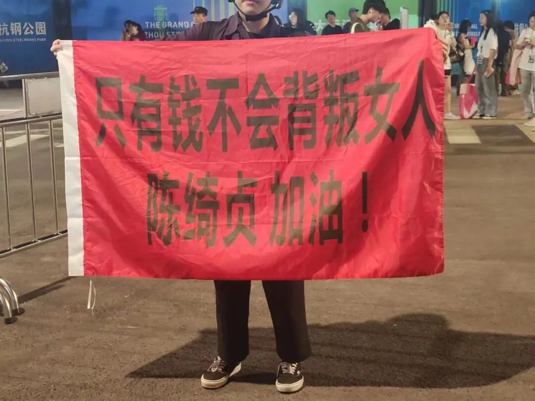 陈绮贞演唱会哭吗,陈绮贞演唱会现场哽咽