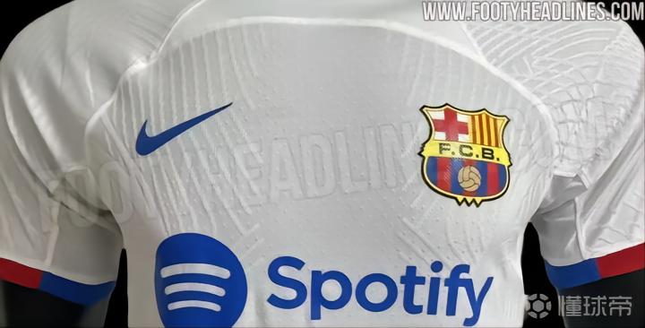 巴萨白色克鲁伊夫球衣几号,新版本巴萨球衣