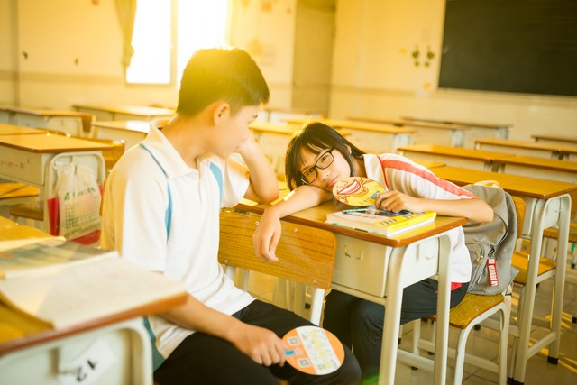 希望有人喝醉了酒给你讲浪漫和爱,希望有人喝了酒给你讲浪漫和爱