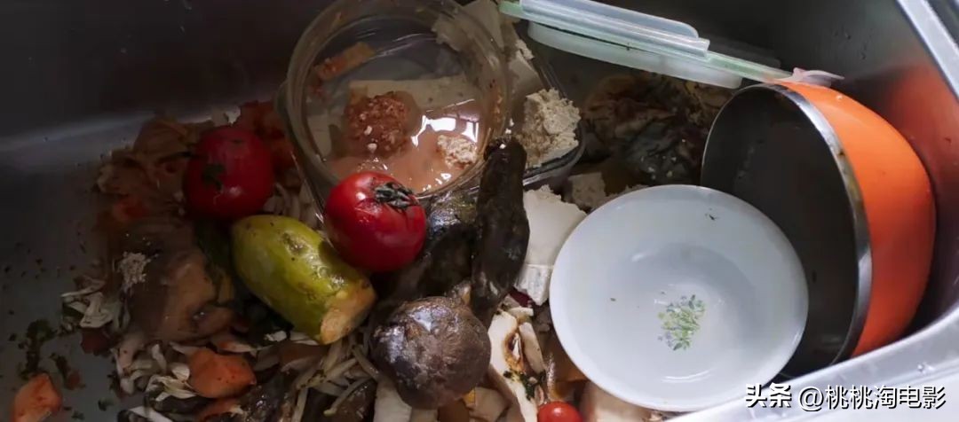 很感动，因为她一直还在坚持