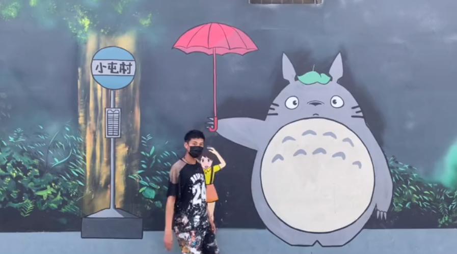 现实版“神笔马良”大新：凭一支笔带全村暴富，被华春莹点赞