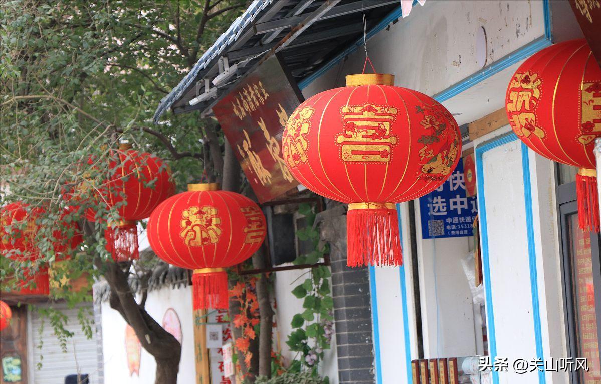 对门大门口亮灯有什么讲究,门前亮灯旺人丁