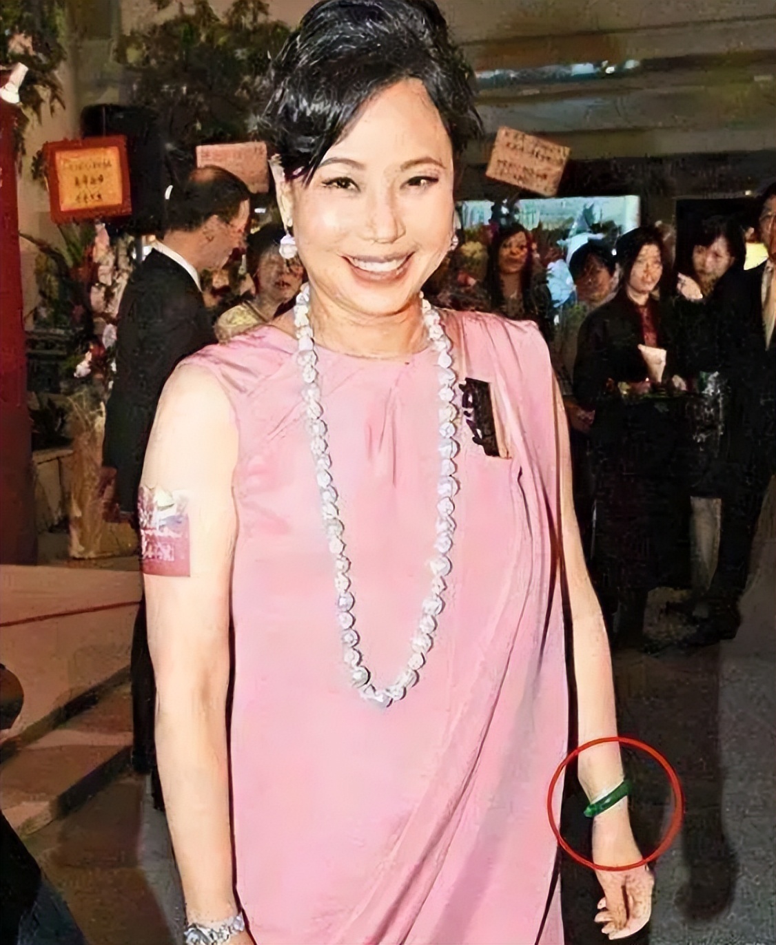 赌王戴奢华翡翠 (赌王三太的珠宝首饰翡翠)