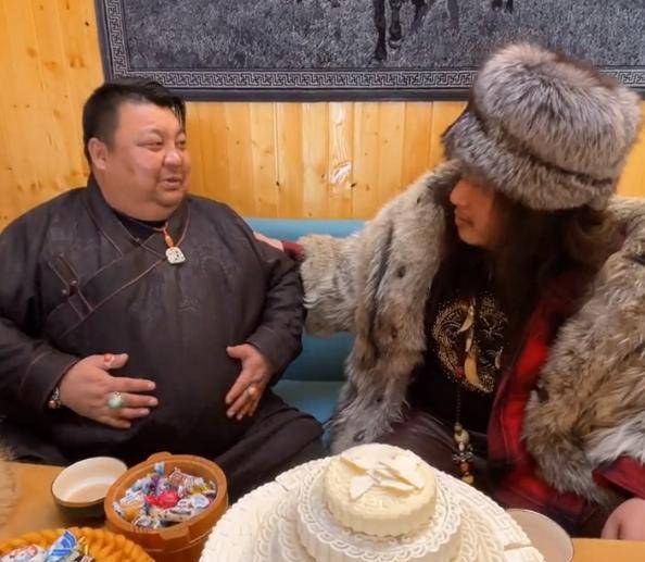 “羊亡爷”恩克:5个月内吃110只羊,从不吃青菜,面色乌青疵扩散