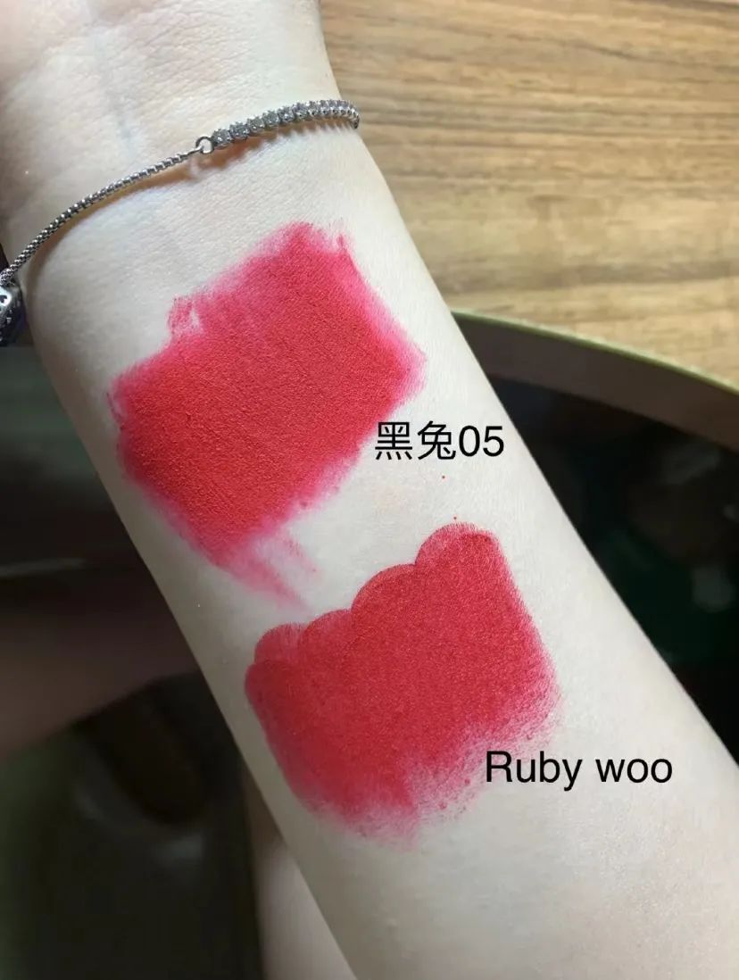 国货之光魅色奢润亮采口红红梨色,颜值超高超好用的口红