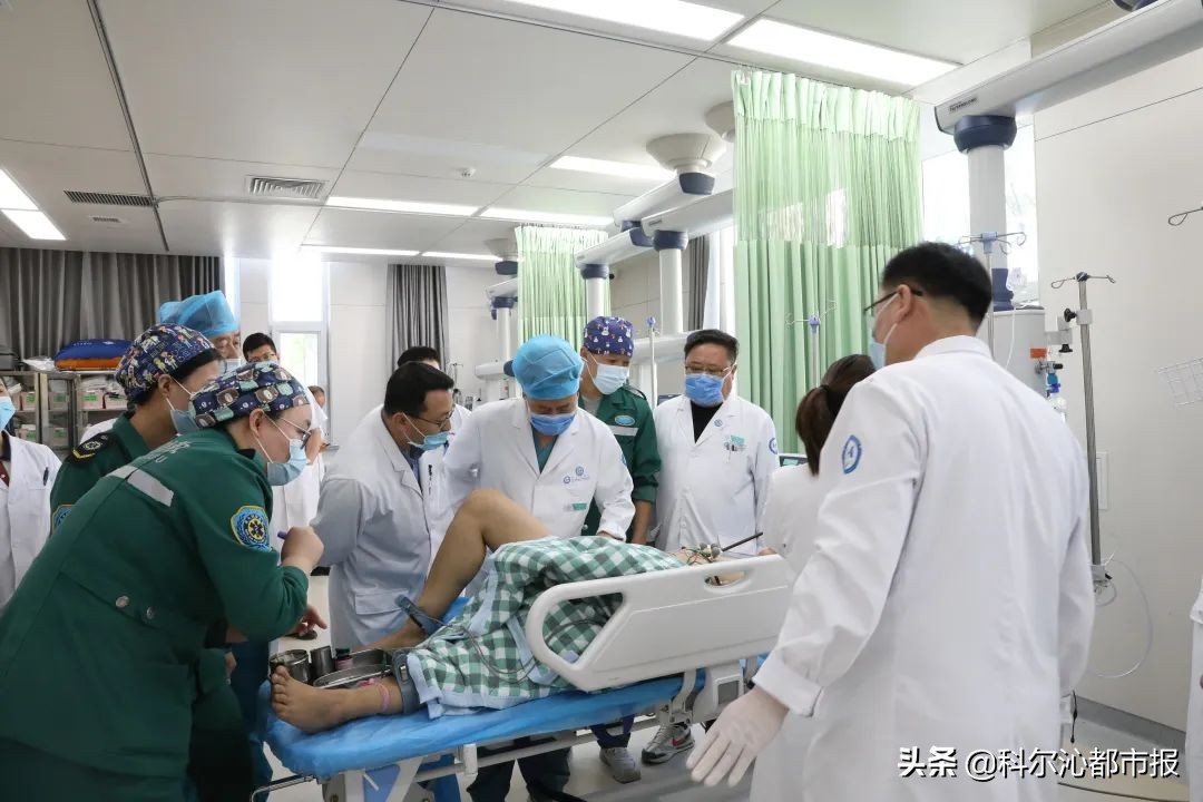 工人身体被钢筋贯穿术后奇迹生还,工人坠落被钢筋贯穿全身奇迹生还