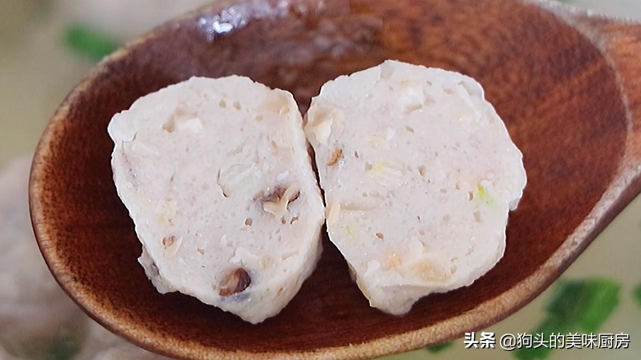 做猪肉丸子一斤肉放多少玉米淀粉,炸猪肉丸子的做法和配方的全过程