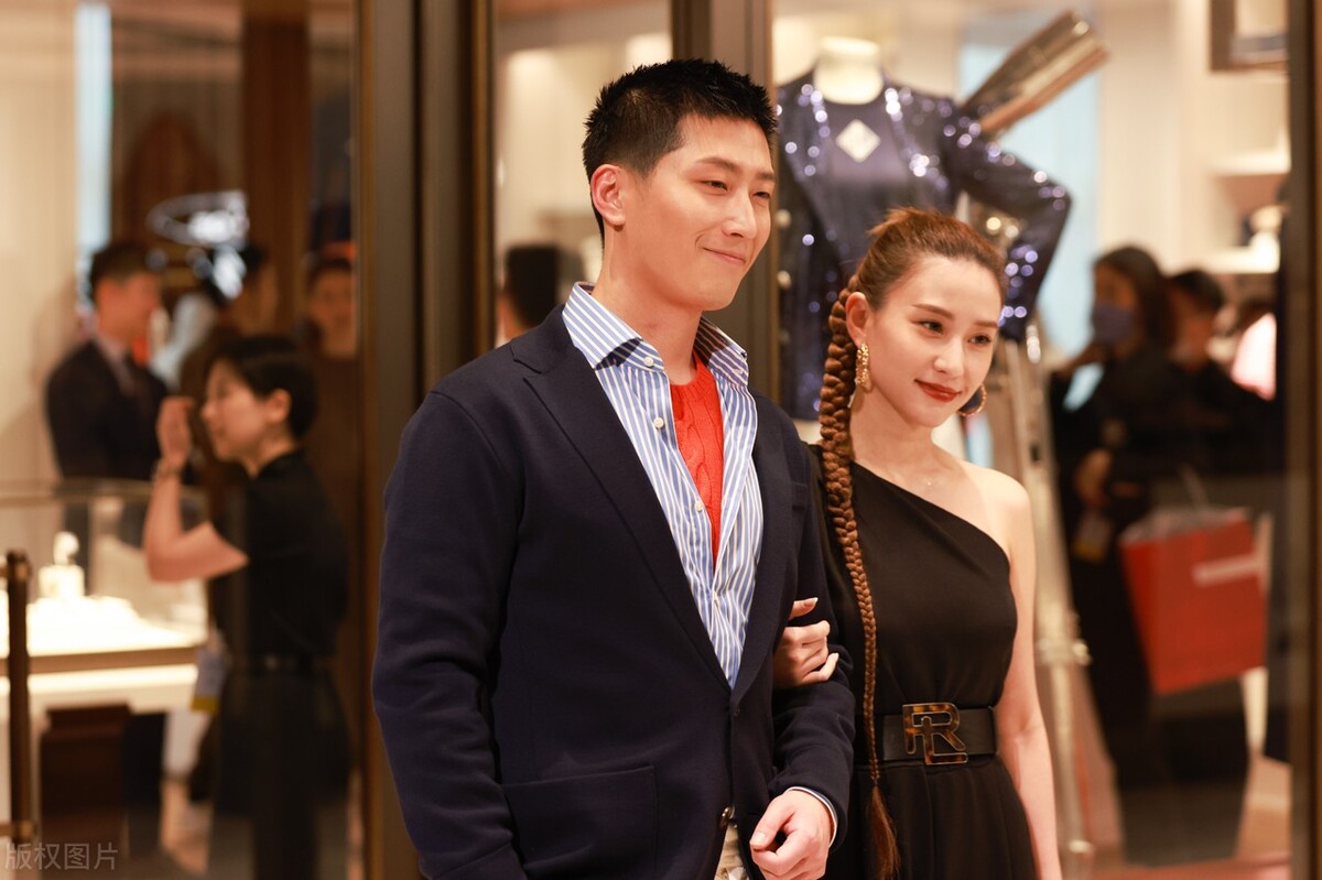 赌王千金何超莲与窦骁同框,赌王千金何超莲和窦骁怎么认识的