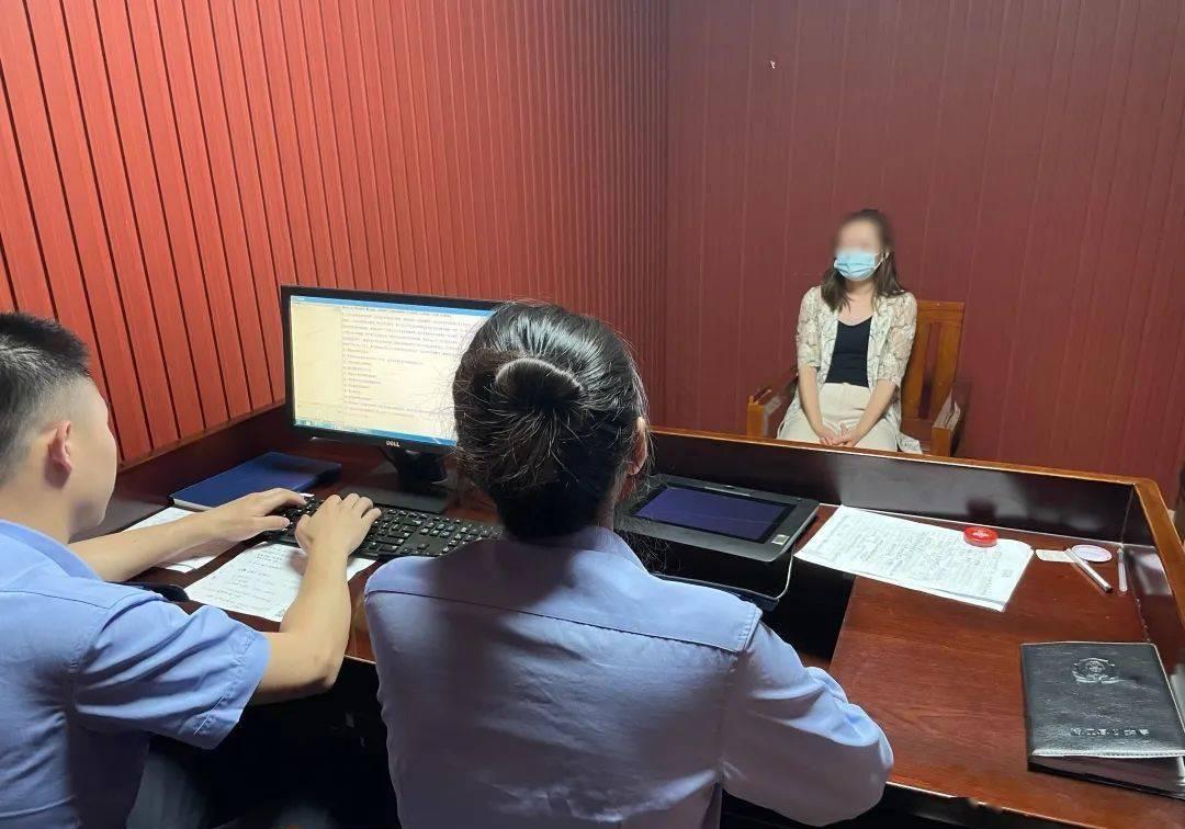 18岁男生被驾校女生教练猥亵,下半身被咬出血:那个女人就像疯狗