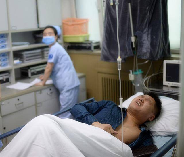 丈夫癌症晚期妻子却不管完整版,丈夫得膀胱癌晚期不想连累妻子