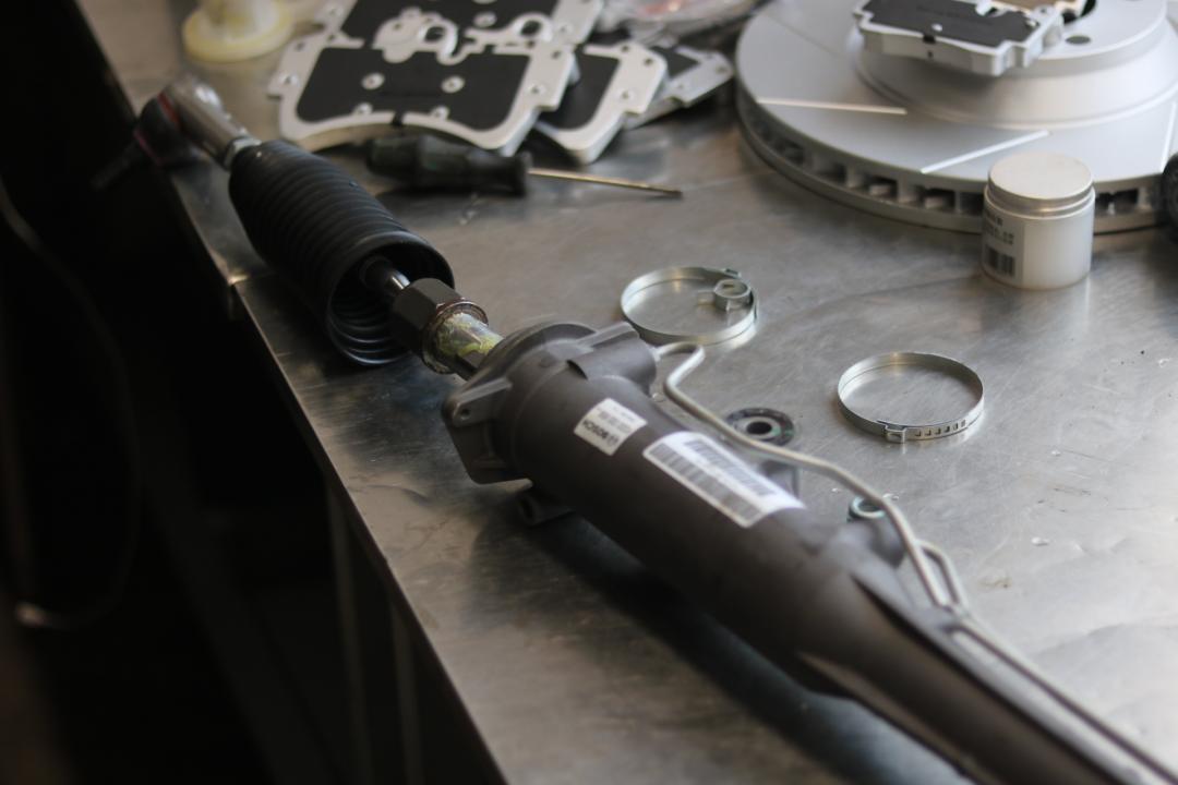 奥迪q7报废厂,老款奥迪q7出车祸