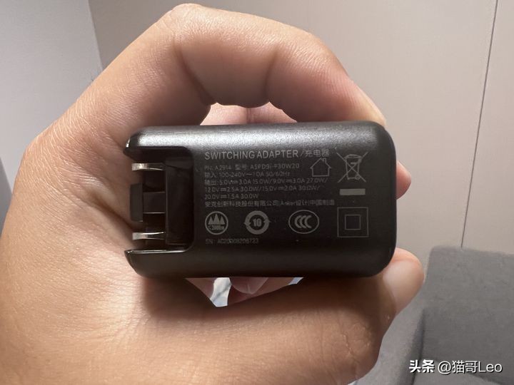 安克磁吸充电宝对比苹果外接电池,苹果安克磁吸无线充电宝