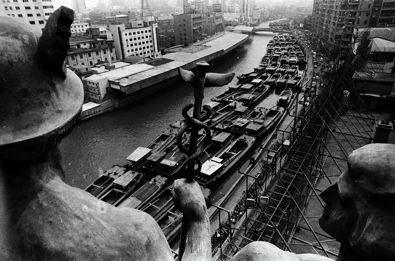 遂宁男子十年蜗居桥洞研究彩票,四川老汉研究彩票住桥洞
