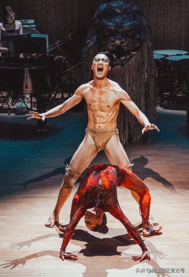 丁字裤、摸*体下**，杨丽萍把国人难以启齿的文化搬到舞台上！