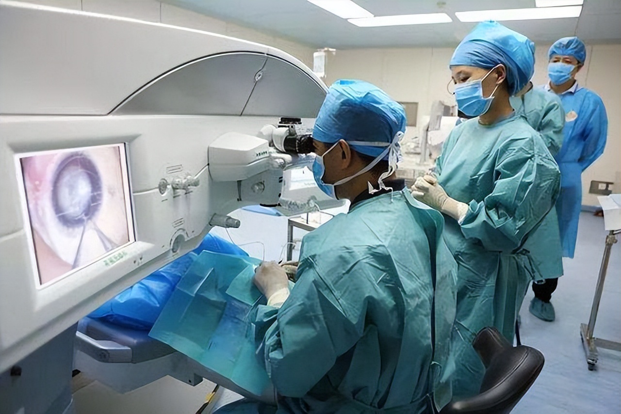 激光手术治近视眼有后遗症吗,近视眼激光矫正有什么后遗症