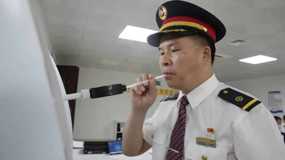 怎么才能成为火车司机,成为火车司机分几步