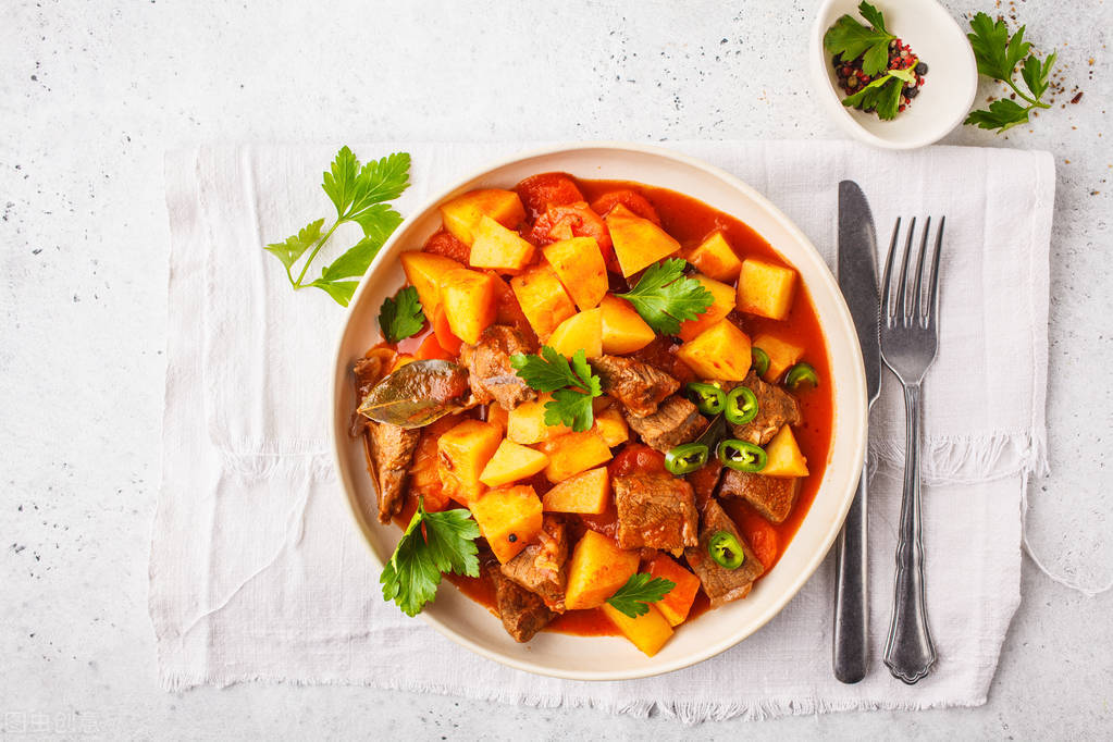 西红柿炖牛腩软烂的秘诀,西红柿炖牛腩的软烂方法