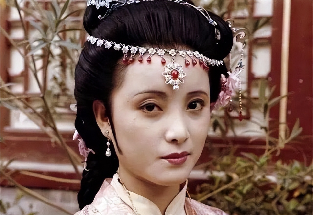 秦可卿和公公“爬灰”的丑事究竟是心甘情愿还是淫威下的不得不从