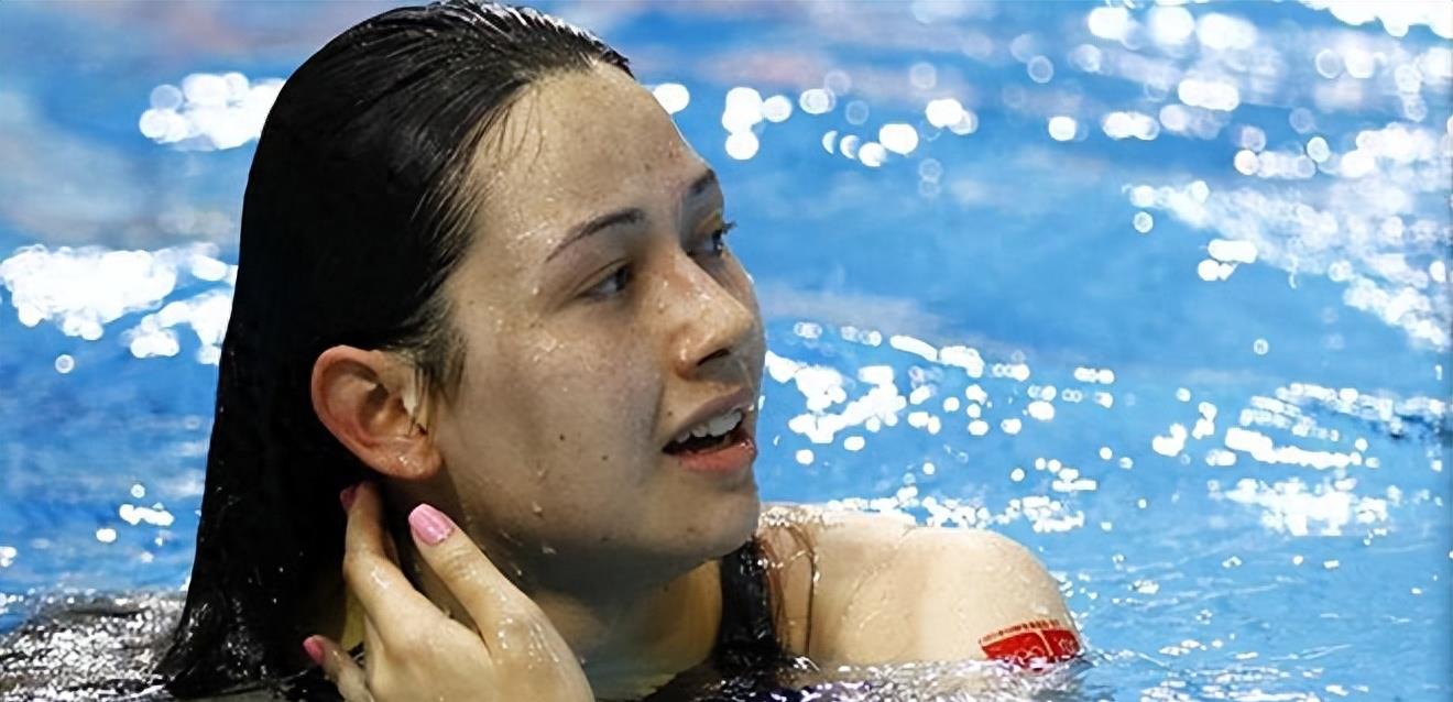 何诗蓓夺冠奏国歌,何诗蓓破世界纪录