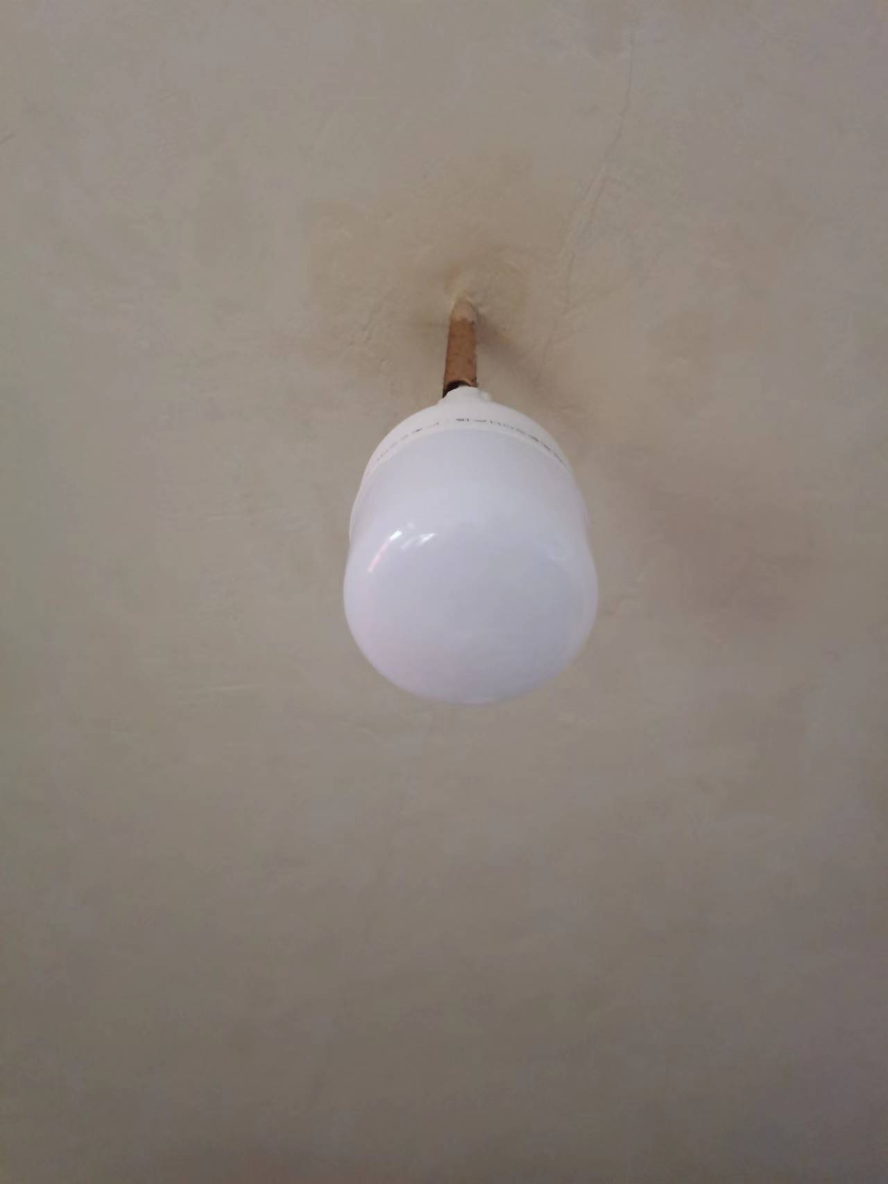 如何解决led灯关灯后的余光,LED灯开灯时一闪一闪的维修方法