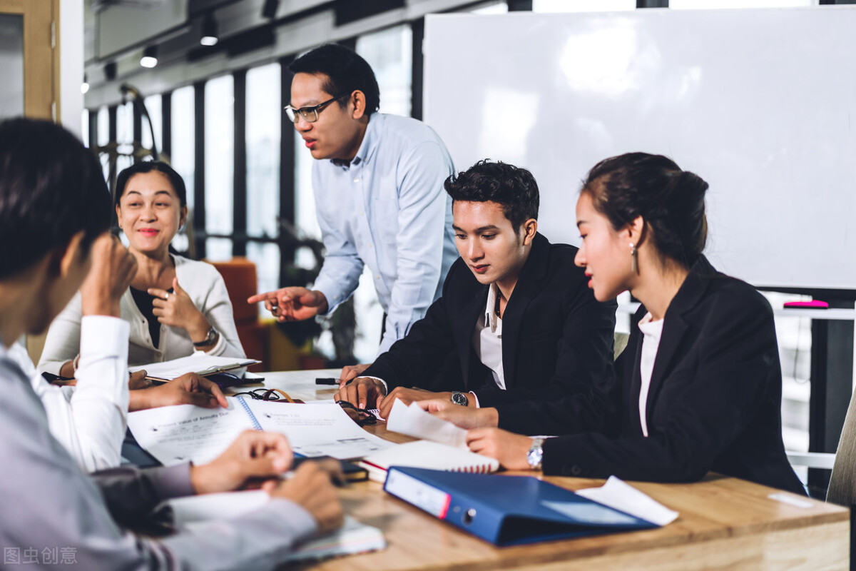 爱搬弄是非的人怎么相处,喜欢搬弄是非的人一定远离