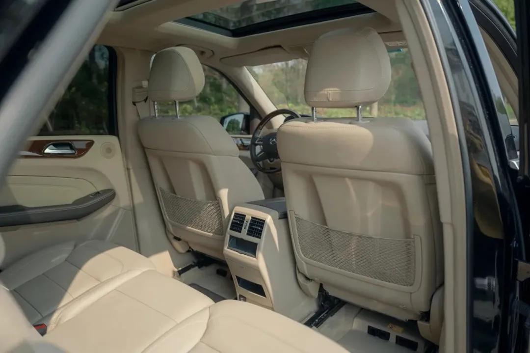 奔驰ml400的二手车实际感受,百万级硬派越野车奔驰ml400