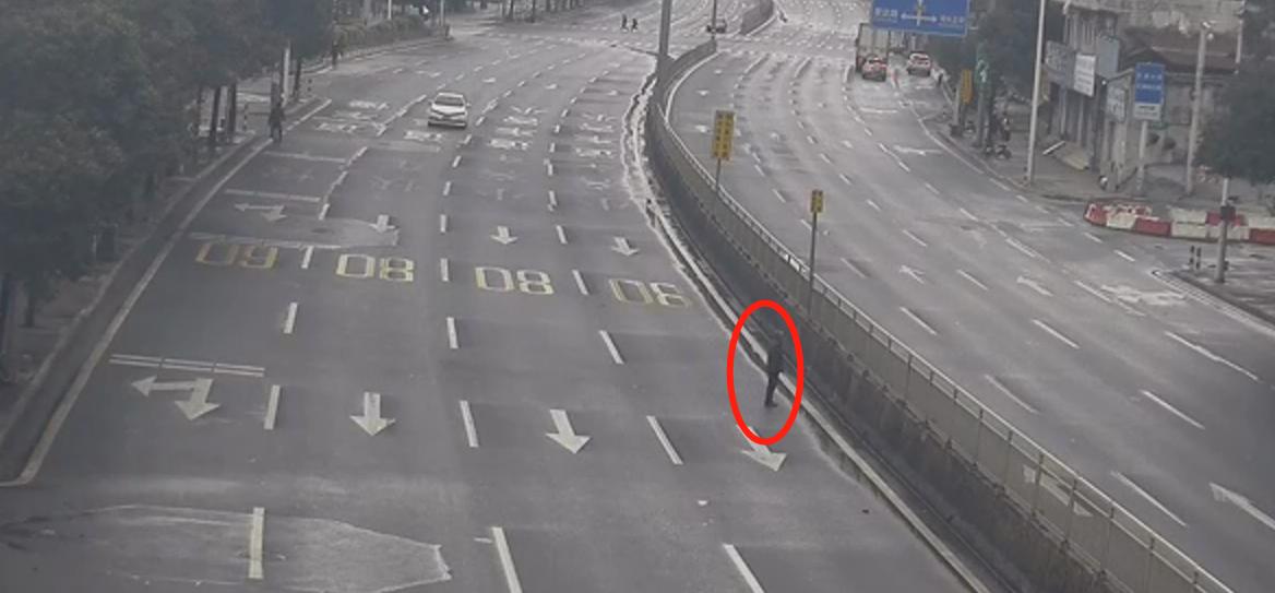 交警全警上路为春节保驾护航,严查违章保畅通全警动员护春运