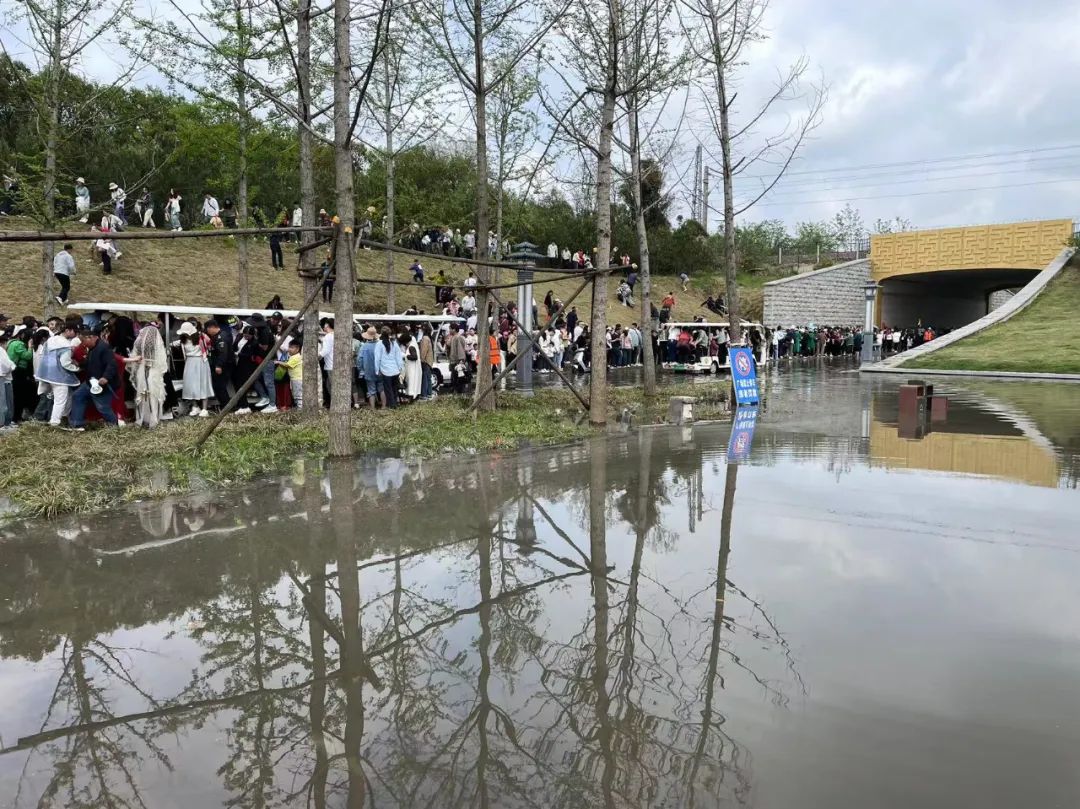 万人爬到白马寺！这样去景区的方式你绝对没见过！