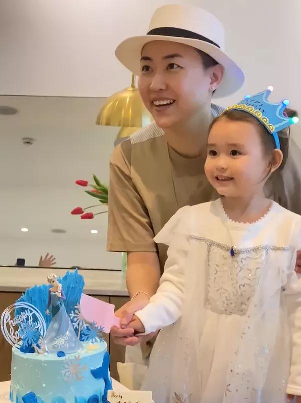 叶海洋当年生下五国混血女儿,叶海洋三胎是同父吗