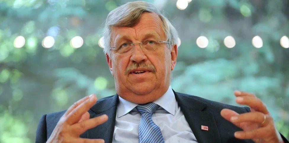 一群疯子，一个落魄王子，483天精心谋划，最终被捕