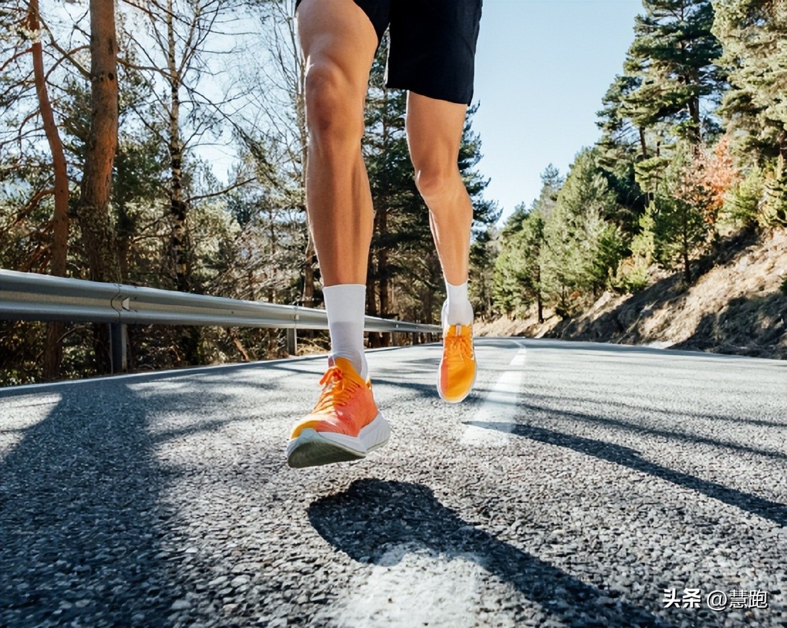跑鞋科技有用吗,碳板跑鞋和普通跑鞋谁的脚感更好