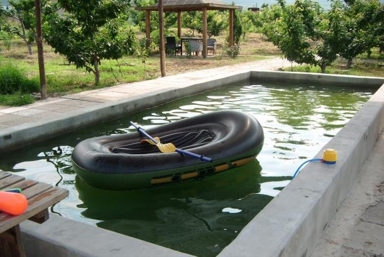 带1岁多孩子玩水,一岁宝宝爱玩水