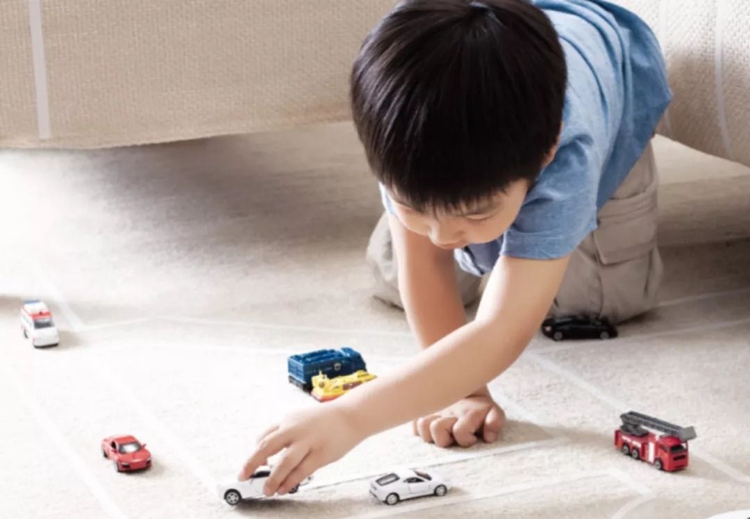 孩子爱吃手咬人咬指甲怎么办,孩子总咬手指甲和东西