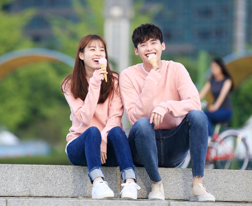 李钟硕的双眼皮长大变单眼皮,韩星李钟硕近照曝光