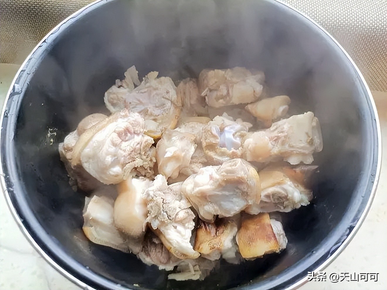 猪蹄汤怎么炖下奶快,孕妇下奶猪蹄汤怎么炖