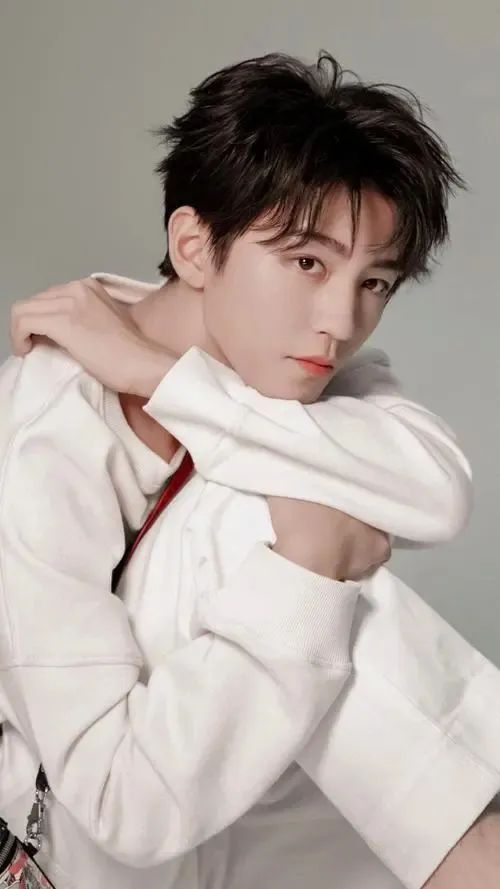 男士头发稀少适合剪什么发型,35到40岁的男士发型怎么剪