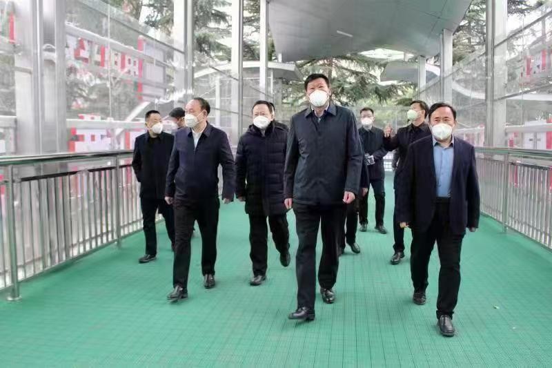 中国平煤神马集团总医院过街天桥电梯正式启用——平顶山市城市管理局*党**组书记娄文奇参加竣工典礼仪式