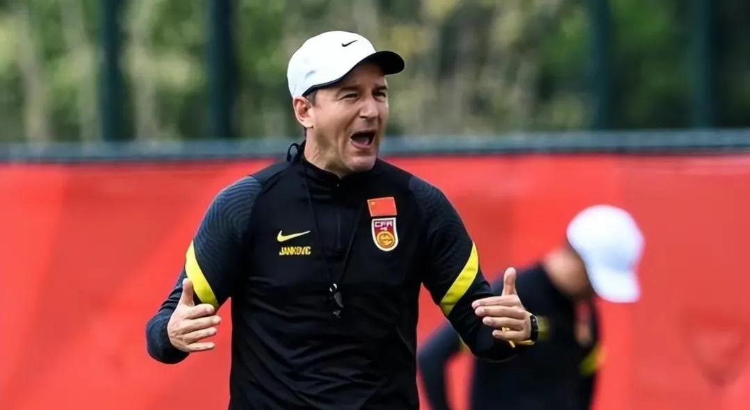 足协主席就位,规划球员成焦点,亚洲杯尽显扬科维奇压力