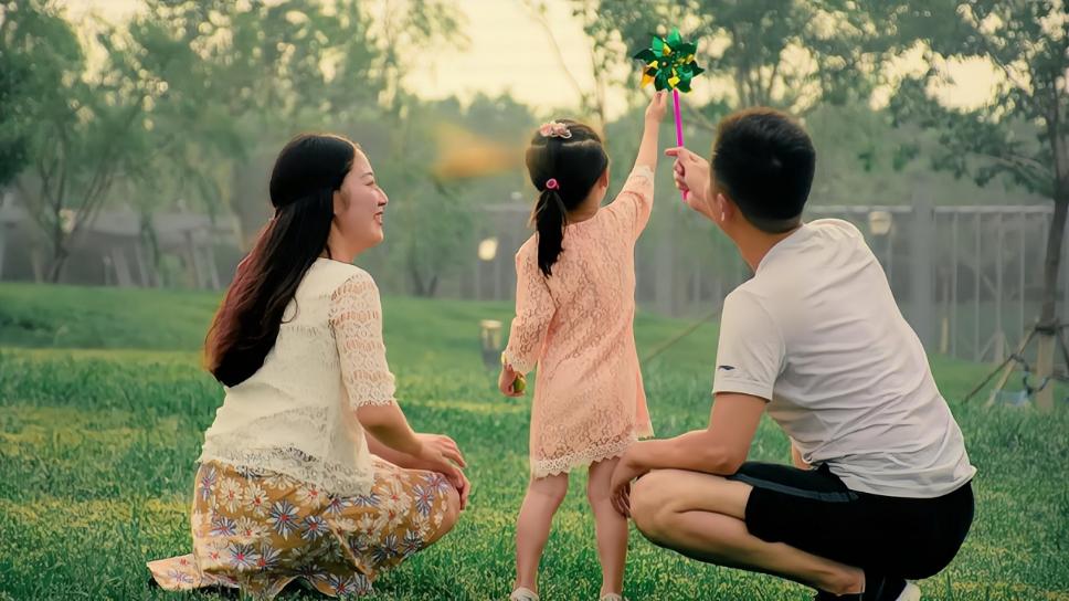 湖南女孩生下猴孩马戏团用重金,13年前湖南女子生下两斤重小猴