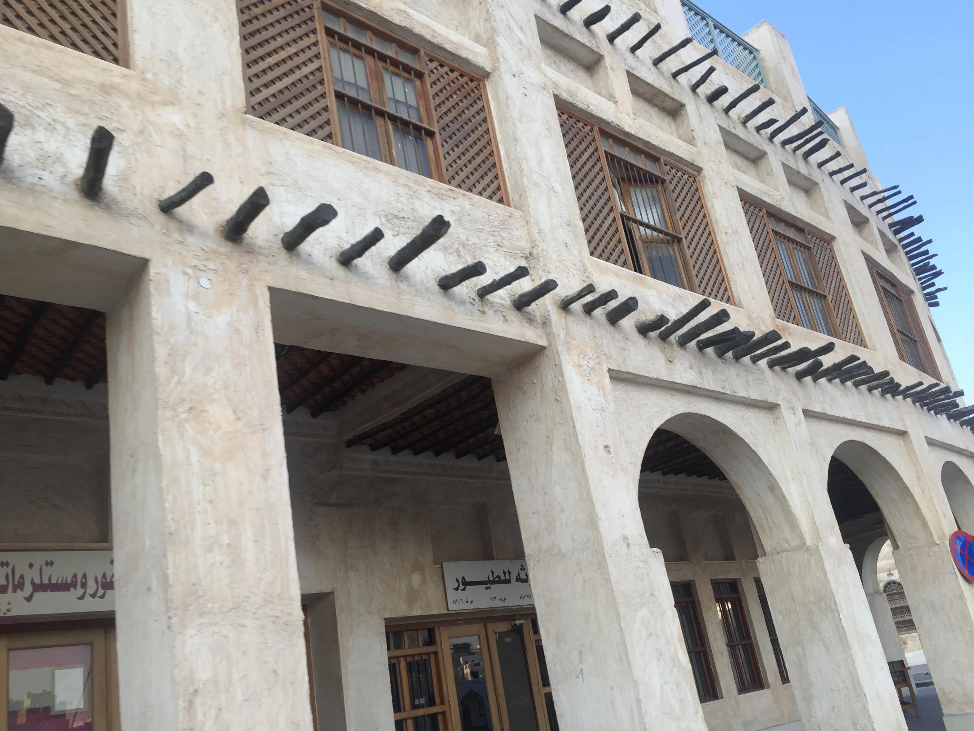 真实的卡塔尔长这样，一半沙漠一半海水