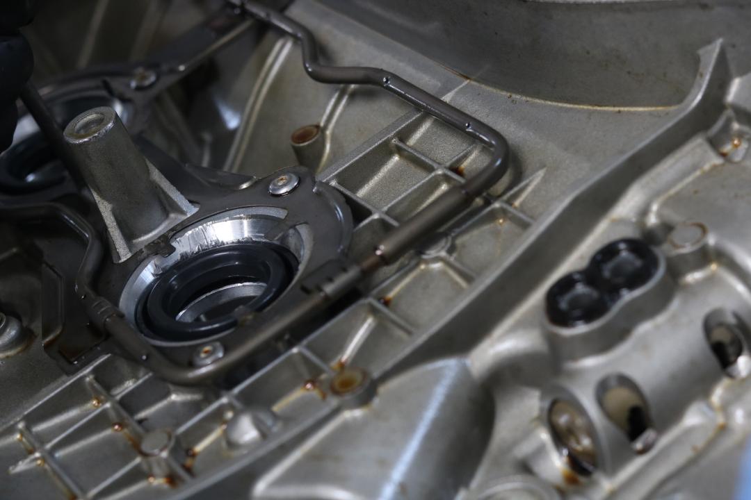 皇冠3.0经典老车翻新复活视频,丰田皇冠13代翻新