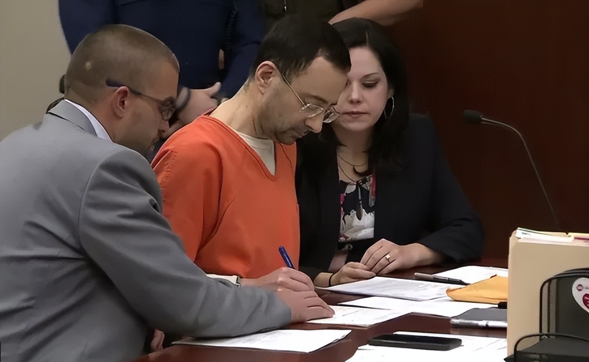 24年侵犯500多名少女，包括多位体操名将，2016年世界体坛大丑闻