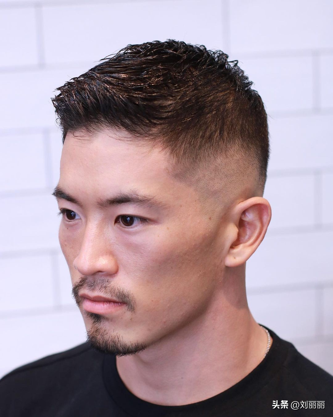 男士短发精神阳光发型,中年男士看起来精神的短发发型