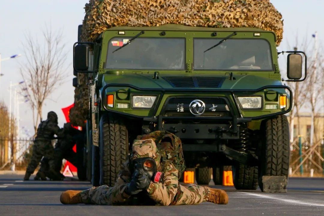 向日夜坚守边关的人民子弟兵致敬,春节向坚守岗位的人民子弟兵致敬