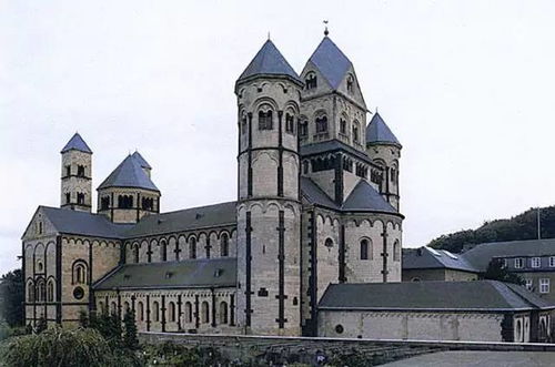 罗马建筑的风格和特色是什么,罗马式建筑的主要特征是雕饰