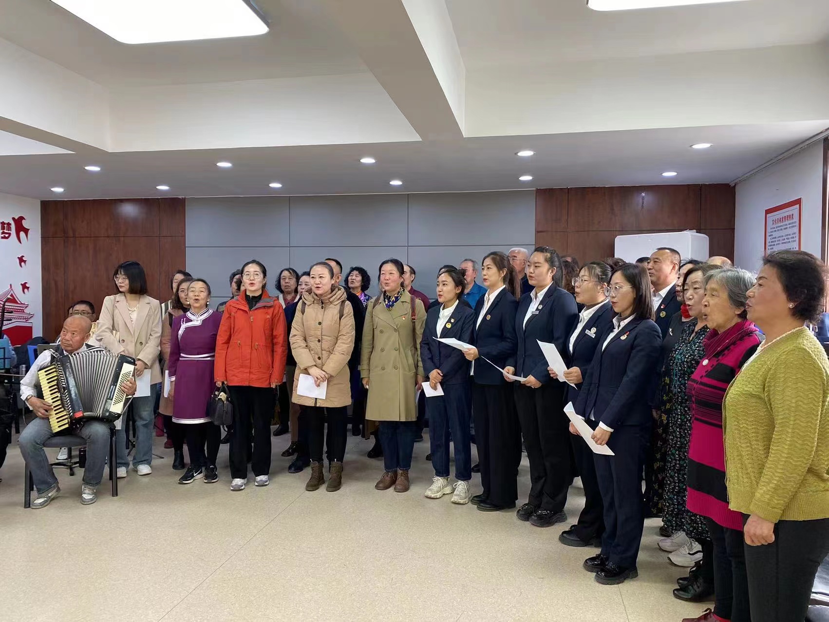 传承五四薪火绽放青春风采活动,五四青年节青年学党史薪火永相传