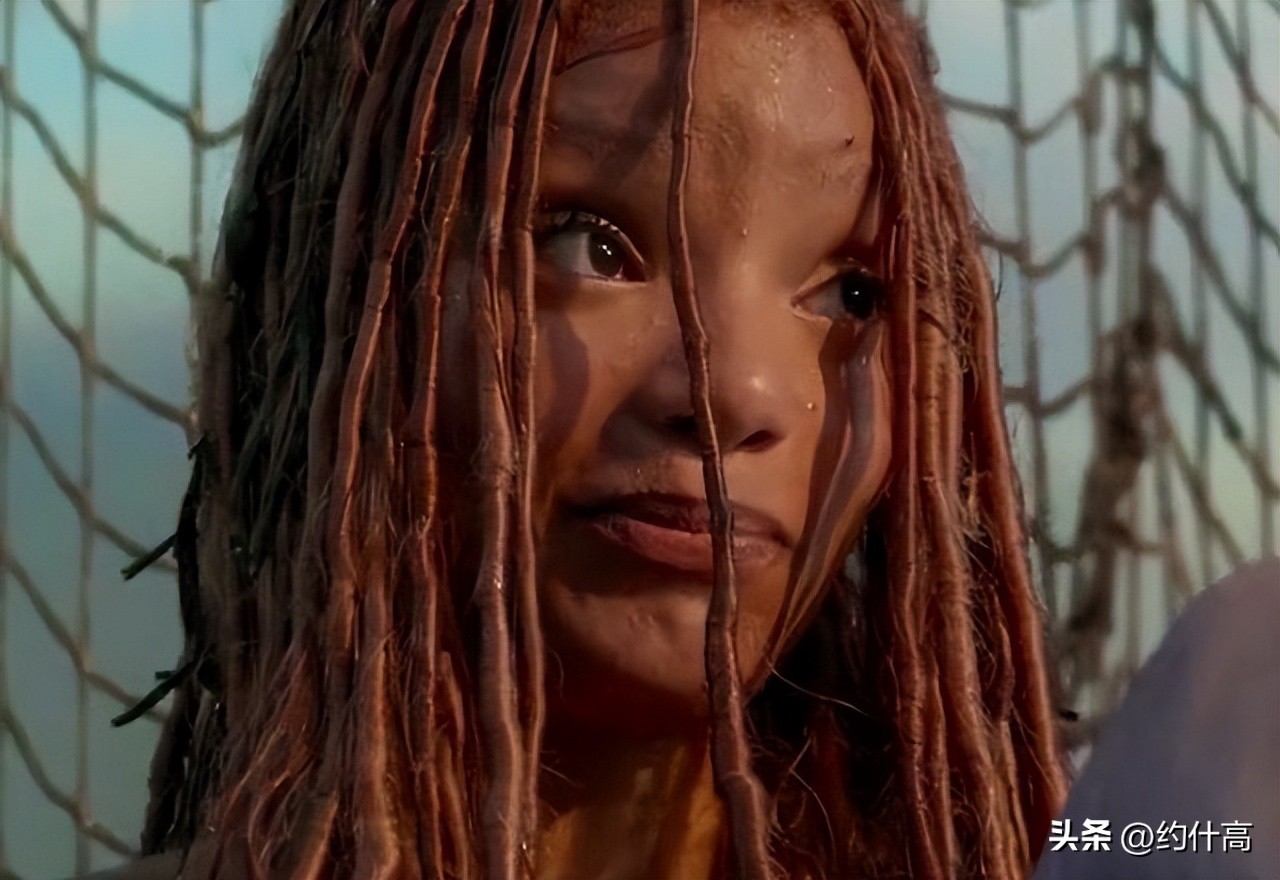 性感“*男美**鱼”被网暴，一个丑女差点让人错过了一波帅哥