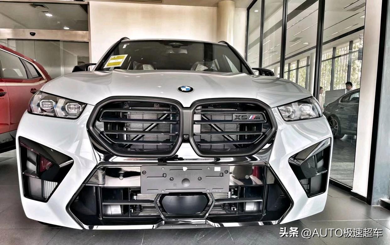 宝马x5m4.4tv8双涡轮增压发动机,全新宝马X5M