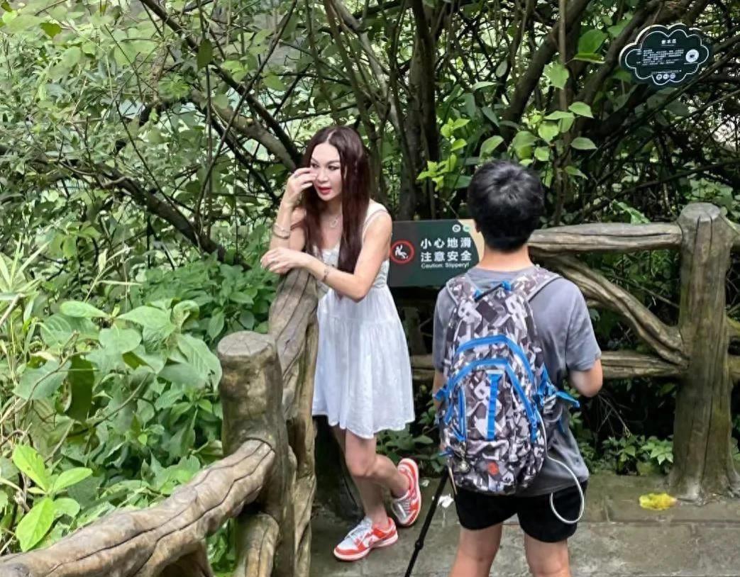 最美妲己温碧霞出席活动,最美妲己温碧霞