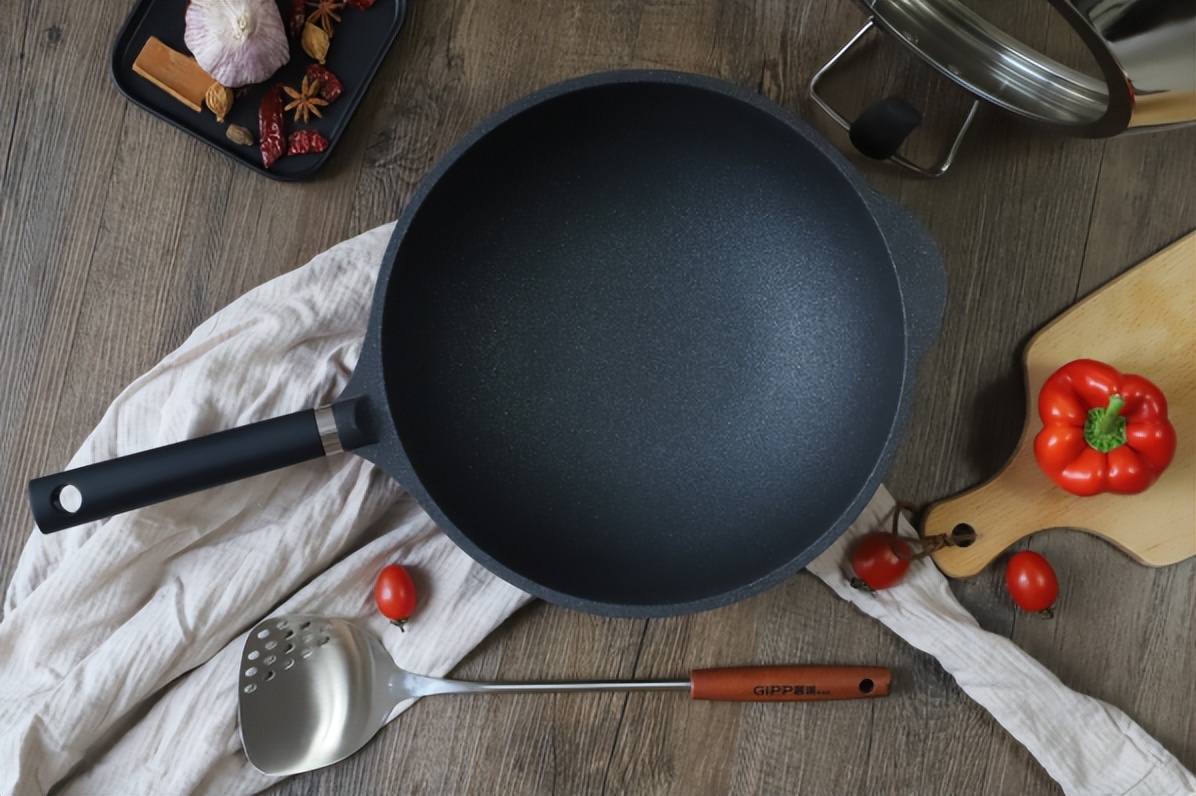 无惧铁铲麦饭石炒锅,居派碳晶不粘锅测评